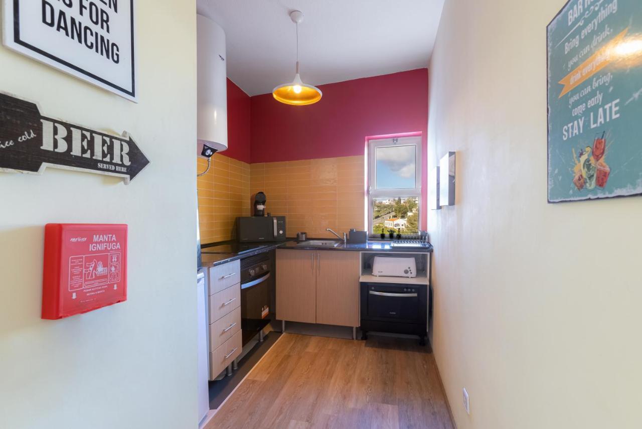 Max Crib - Seafront 2 Bedroom Apart With Ac And Private Parking In Armação de Pêra Buitenkant foto